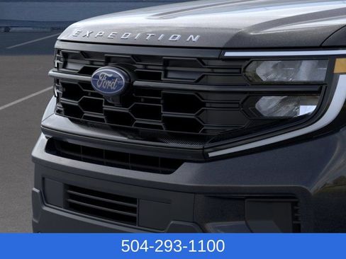 New 2025 Ford Expedition Active image 17