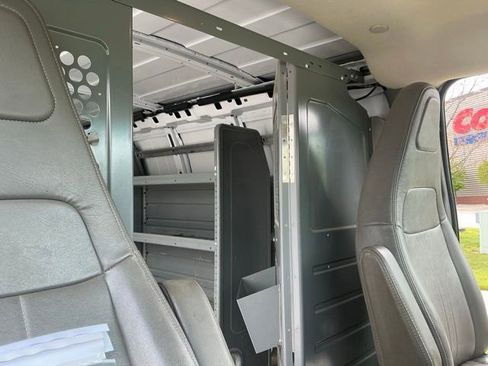 Used 2017 Chevrolet Express 2500 Extended RWD image 28