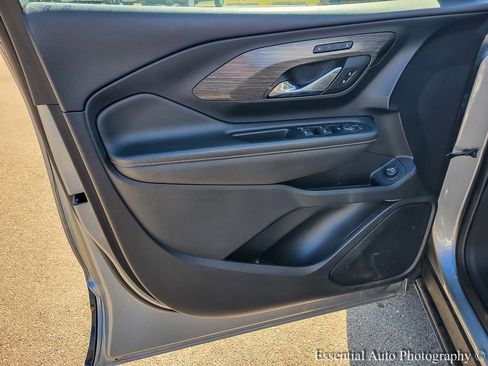 Used 2023 GMC Terrain SLT image 18