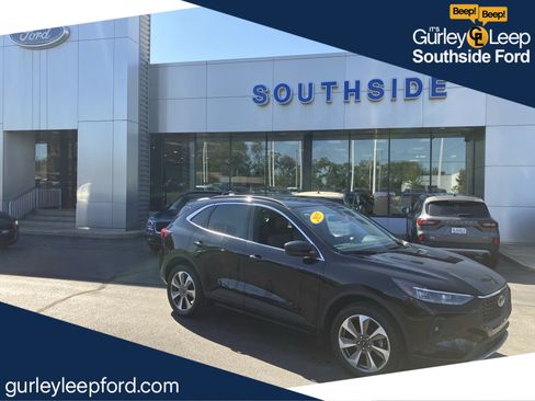Used 2025 Ford Escape Platinum AWD/4WD image 1
