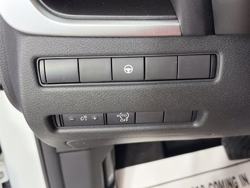 Used 2023 Nissan Rogue SV AWD/4WD image 25