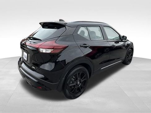 Used 2023 Nissan Kicks SR w/ Interior Electronics Package FWD image 7