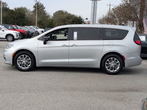 New 2026 Chrysler Pacifica Limited w/ Trailer Tow Group image 6