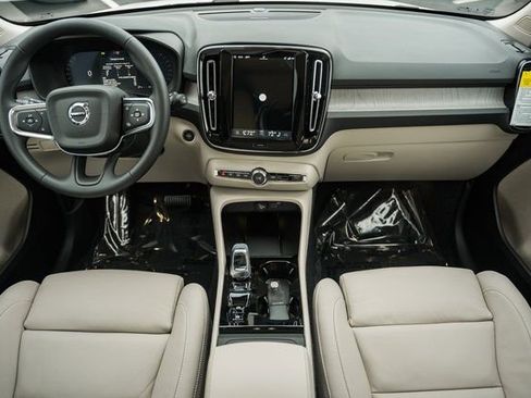 New 2026 Volvo XC40 B5 Ultra w/ Protection Package Premier image 21