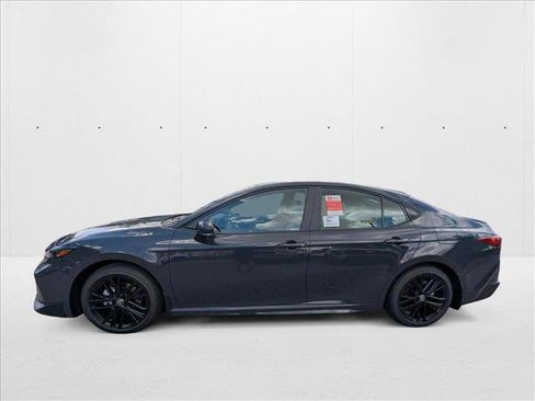 New 2025 Toyota Camry SE image 5