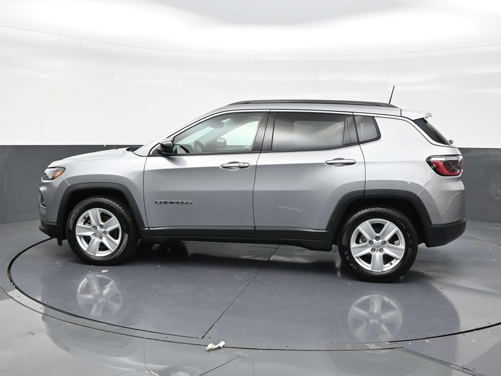 Used 2022 Jeep Compass Latitude FWD image 2