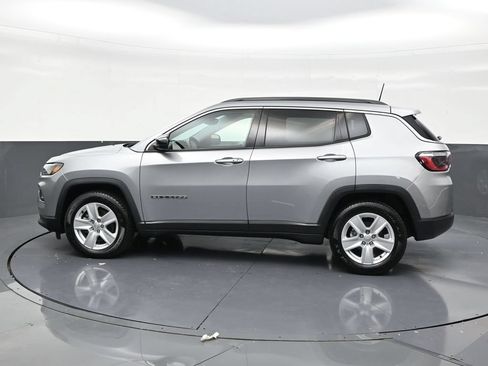 Used 2022 Jeep Compass Latitude FWD image 2