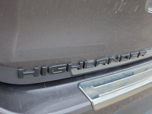 Used 2023 Toyota Highlander L FWD image 31