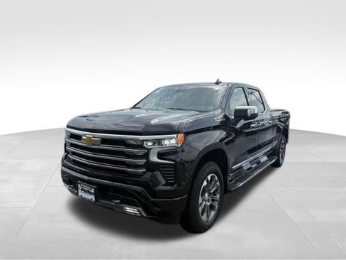 Certified 2025 Chevrolet Silverado 1500 High Country w/ Technology Package AWD/4WD image 3