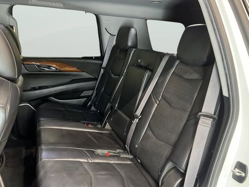 Used 2015 Cadillac Escalade Premium image 33