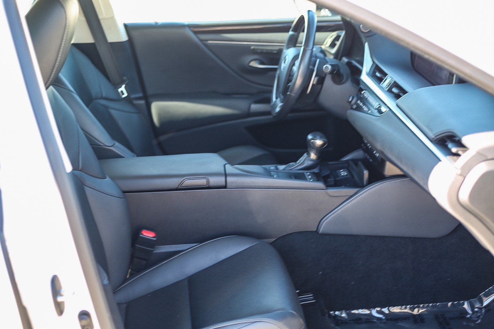 Used 2020 Lexus ES 300h w/ Premium Package FWD image 17