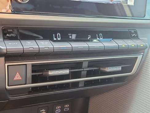 Certified 2025 Toyota Camry SE FWD image 24