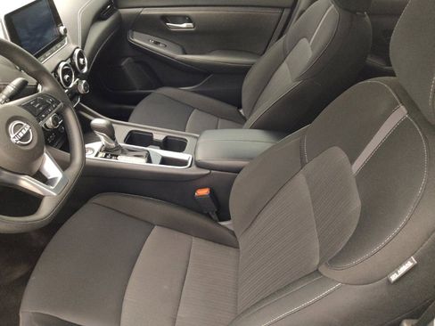 Used 2025 Nissan Sentra SV image 17