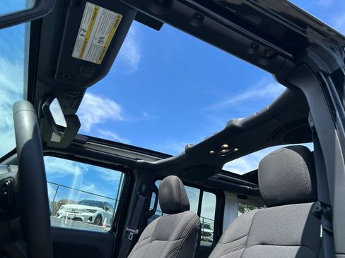 Used 2023 Jeep Wrangler Unlimited w/ Sun & Screen Package AWD/4WD image 14