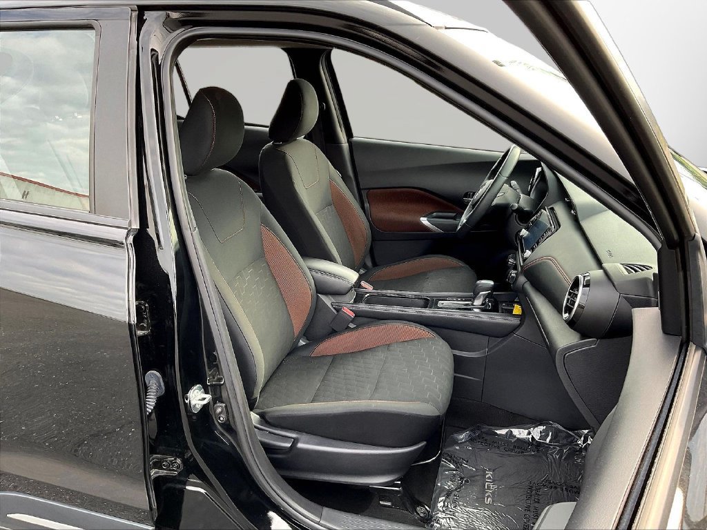 Used 2024 Nissan Kicks SR FWD image 30