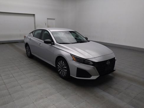 Used 2024 Nissan Altima 2.5 SV image 13