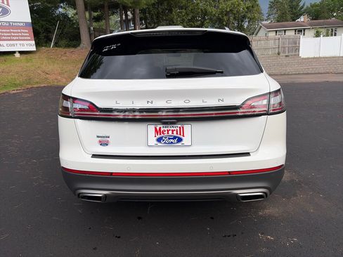 Used 2022 Lincoln Nautilus Reserve AWD/4WD image 5