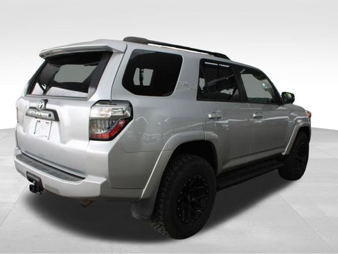 Used 2020 Toyota 4Runner TRD Off-Road AWD/4WD image 15