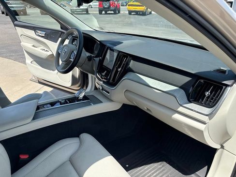 Used 2025 Volvo XC60 T8 Ultra AWD/4WD image 32
