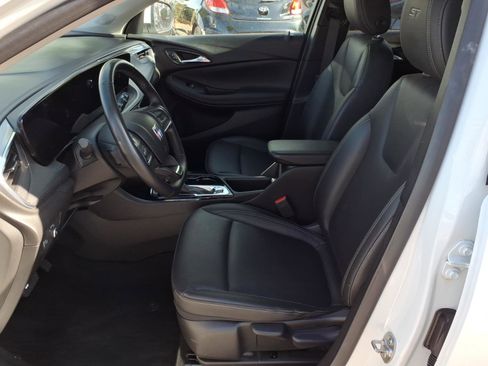 Used 2024 Buick Encore GX Sport Touring image 12