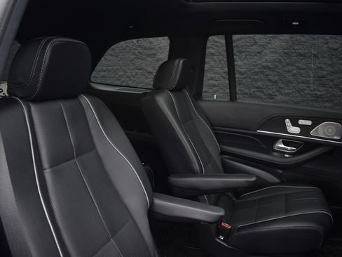 Used 2025 Mercedes-Benz GLS 580 4MATIC image 36