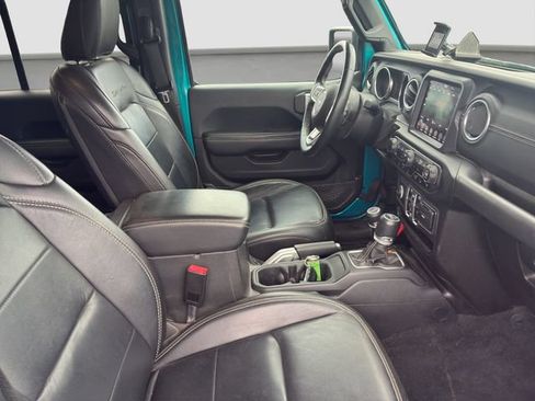 Used 2019 Jeep Wrangler Unlimited Sahara AWD/4WD image 9