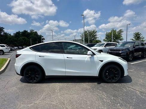 Used 2023 Tesla Model Y Long Range AWD/4WD image 14