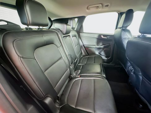Used 2024 Ford Escape Platinum AWD/4WD image 27