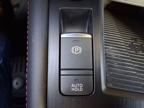 New 2026 Nissan Kicks SR image 18