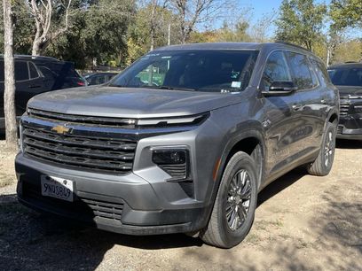 Used 2025 Chevrolet Traverse LT