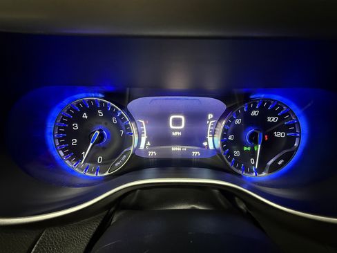 Used 2022 Chrysler Pacifica Touring-L FWD image 24