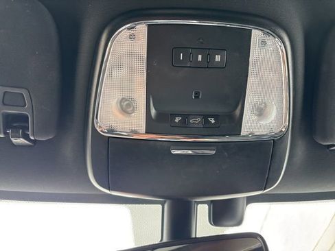 Used 2018 Jeep Grand Cherokee Laredo image 21