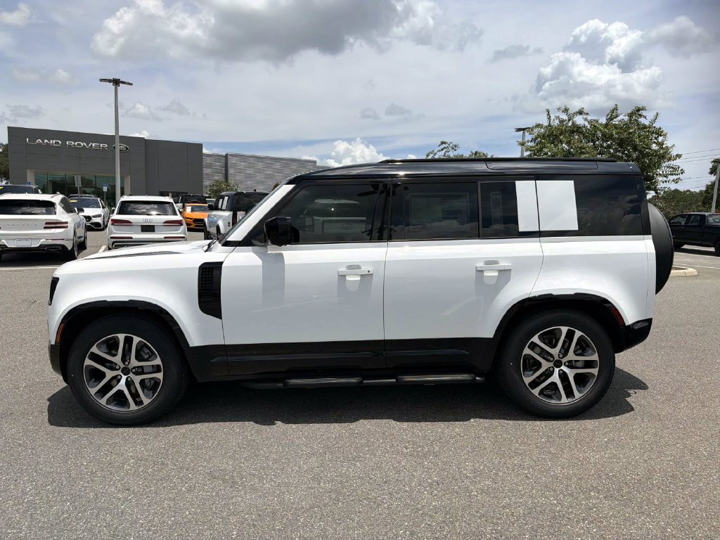 New 2026 Land Rover Defender 110 X-Dynamic SE AWD/4WD image 2