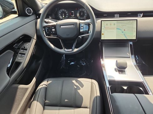 Used 2026 Land Rover Range Rover Evoque S image 4