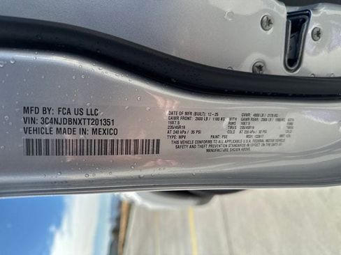 New 2026 Jeep Compass Latitude image 17