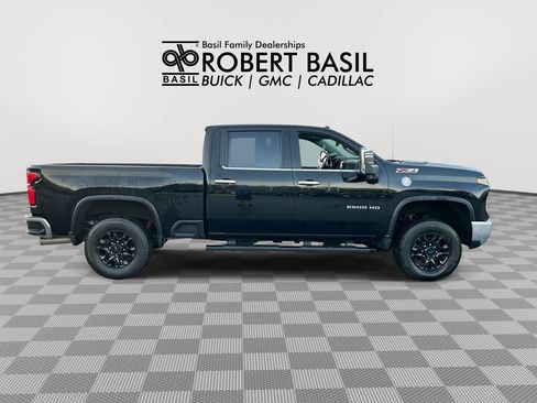 Used 2024 Chevrolet Silverado 2500 LTZ w/ LTZ Convenience Package AWD/4WD image 9