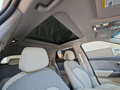 Certified 2025 Genesis GV60 RWD image 28