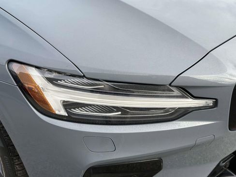 Used 2022 Volvo S60 B5 Inscription image 10