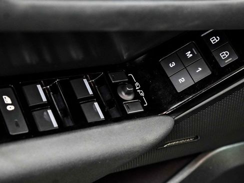 Used 2025 Land Rover Range Rover Velar Dynamic SE image 43