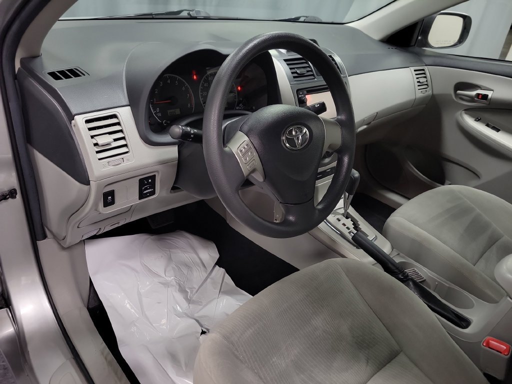 Used 2013 Toyota Corolla LE FWD image 16