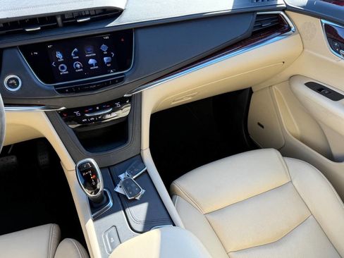 Used 2017 Cadillac XT5 Luxury w/ Driver Awareness Package image 19