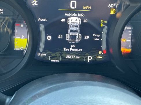 Used 2024 Jeep Wrangler Unlimited image 30