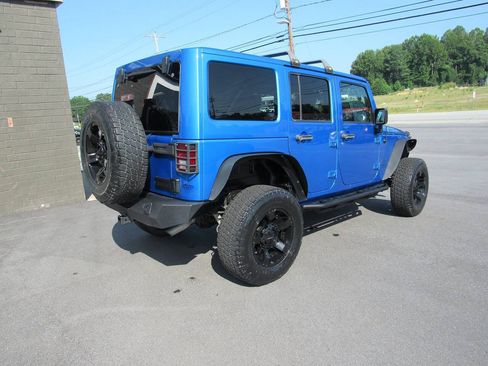 Used 2016 Jeep Wrangler Unlimited Sahara w/ Connectivity Group AWD/4WD image 4