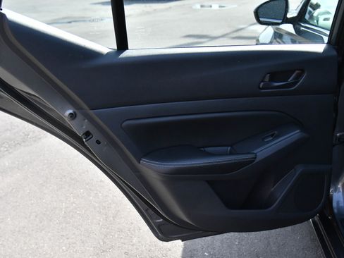 Used 2025 Nissan Altima 2.5 SV image 31