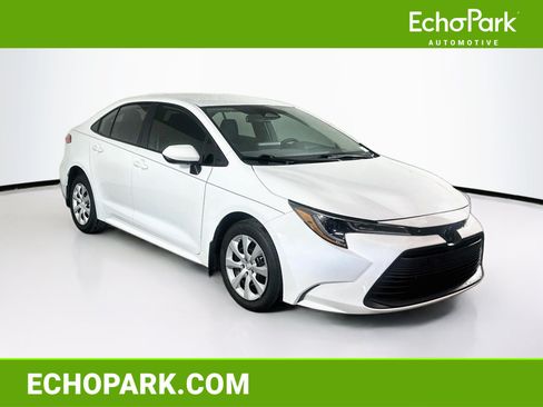 Used 2025 Toyota Corolla LE FWD image 1