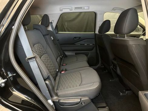 New 2025 Nissan Pathfinder SV w/ Black Appearance Package AWD/4WD image 17