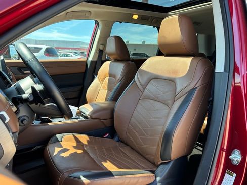 Used 2024 Nissan Pathfinder Platinum image 7