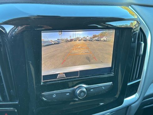 Used 2021 Chevrolet Traverse LS image 13