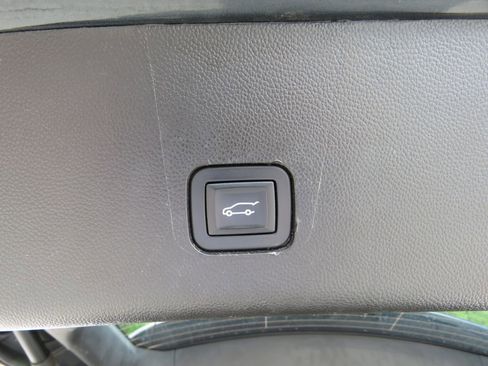 Used 2018 Chevrolet Traverse LT AWD/4WD image 19