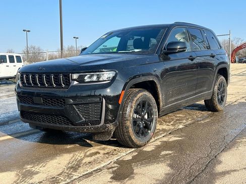 New 2026 Jeep Grand Cherokee Altitude AWD/4WD image 2